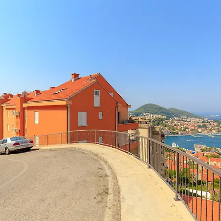 With Private Parking And Sea View ドゥブロブニク