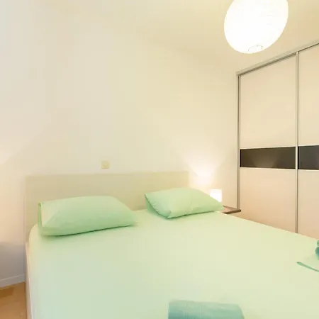 With Private Parking And Sea View 아파트