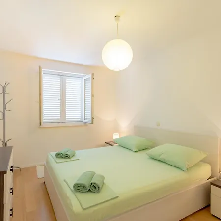 Apartamento With Private Parking And Sea View