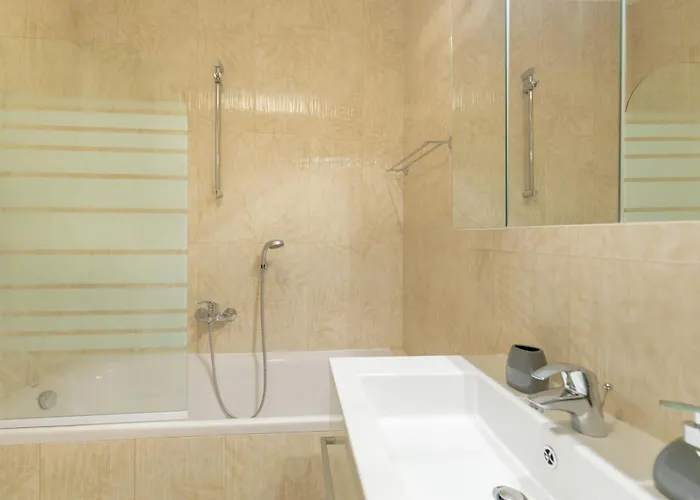 Apartment With Private Parking And Sea View