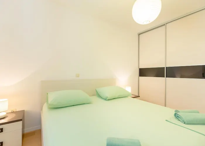 With Private Parking And Sea View Apartment
