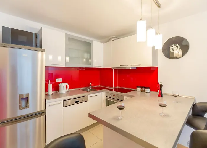 With Private Parking And Sea View Apartment *